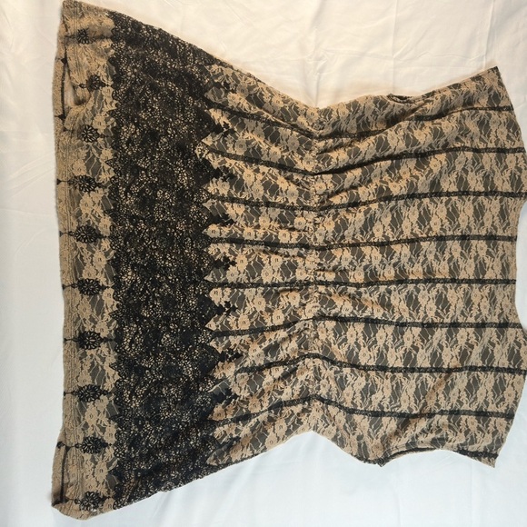 Cato Tan Cap Sleeve Graphic Tunic - Picture 4 of 9